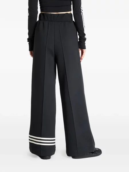 Dlouhé běžecké boty Adidas Terrex s krátkými rukávy s výstřihem do v černé