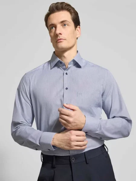 Koszula biznesowa o kroju regular fit z kołnierzykiem typu kent Olymp granatowa