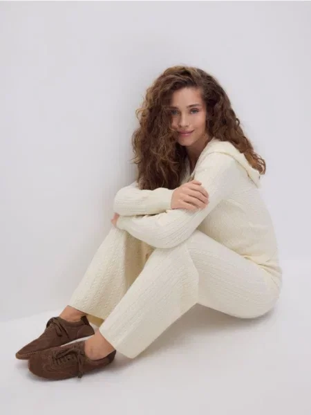 Reserved Кардиган з каптуром нюдовий 