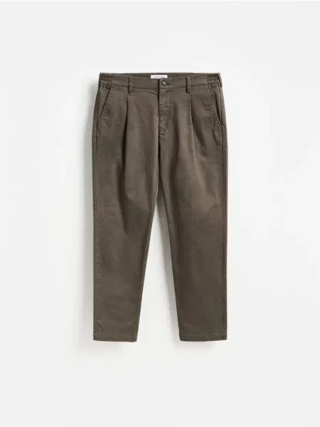 Reserved Pantaloni carrot din cacao-cu-lapte