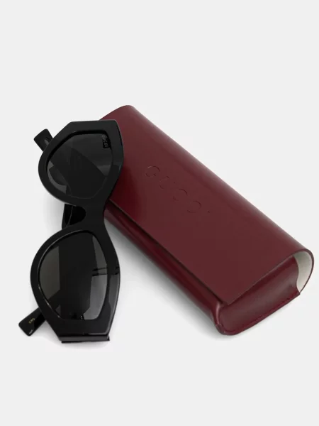 Солнцезащитные очки Gucci черные