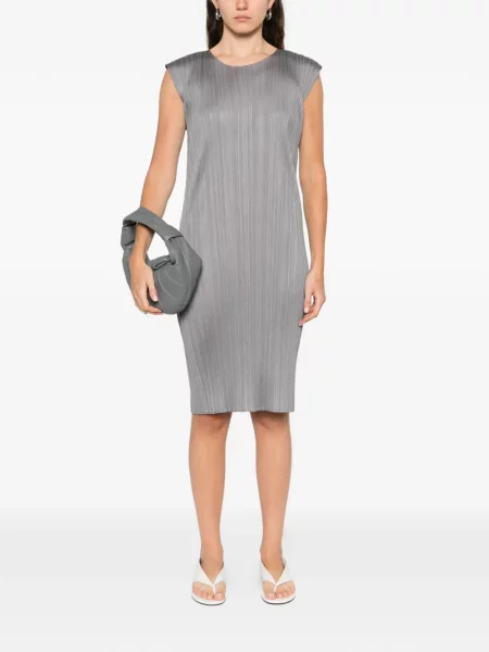 Плисирана миди рокля Pleats Please Issey Miyake без ръкави до коляното сиво