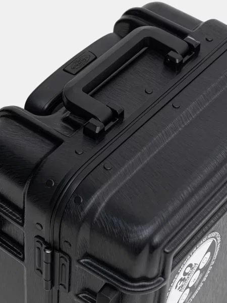 Чемодан Eastpak черный
