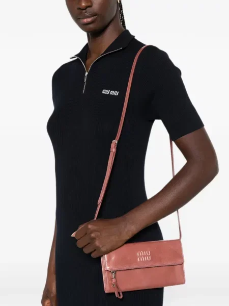 Δερμάτινος clutch Miu Miu με αυτόγραφο ροζ