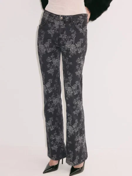 Jeansy flare w kwiatowy wzór denim Kobieta 38 MANGO szary