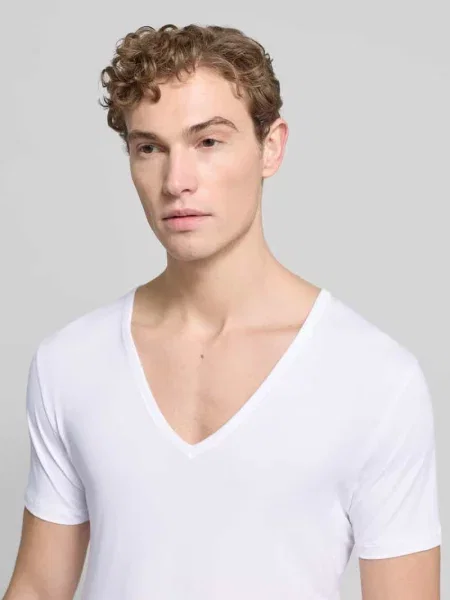 T-shirt o kroju slim fit z dekoltem w serek seria ‘DRY COTTON FUNCTIONAL’ model ‘DAS DRUNTERHEMD’ Mey biała