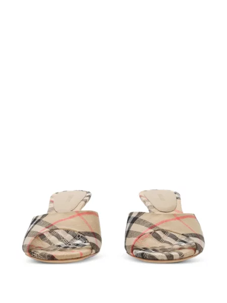 Sandale Burberry în carouri