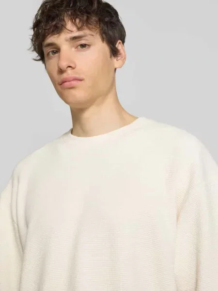 T-shirt z fakturowanym wzorem i okrągłym dekoltem model PETER' Redefined Rebel biała
