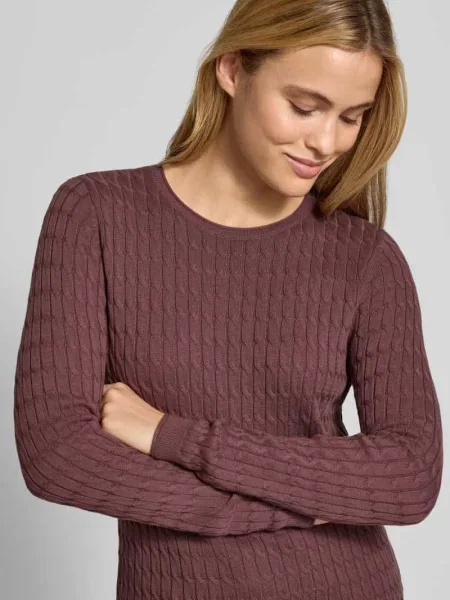 Sweter z dzianiny o kroju slim fit ze ściegiem warkoczowym Christian Berg Woman