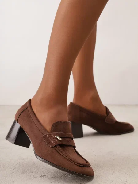 Pantofi VICES cu în stil mocasin cu textură de piele întoarsă și branț din piele Jimenesa maro
