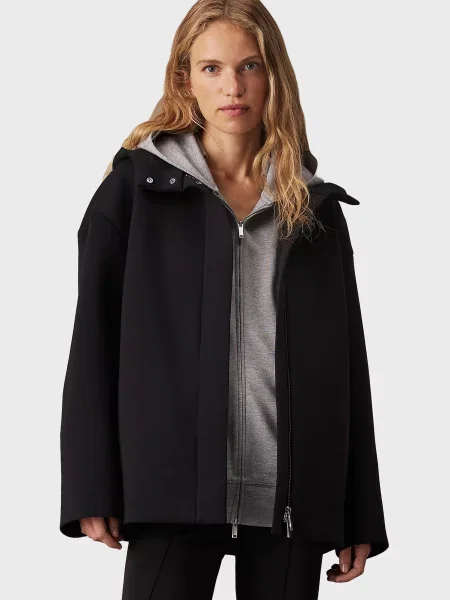 Коротка куртка Calvin Klein з капюшоном чорна