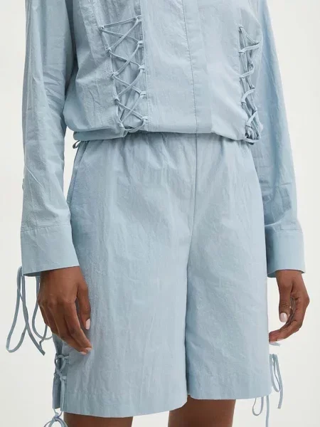 Къс панталон Answear Lab с изчистен дизайн с висока талия синьо