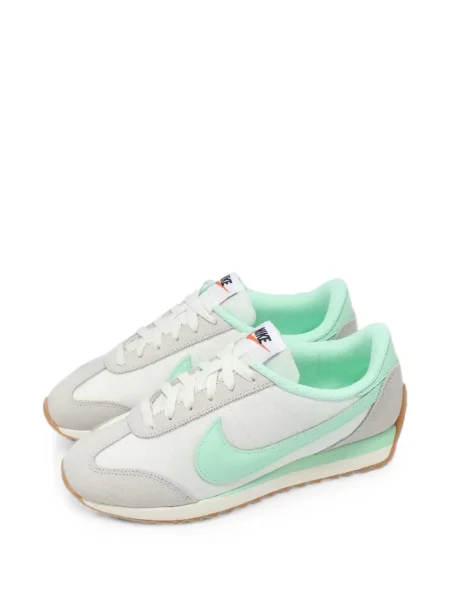 Sneakerși Nike roz