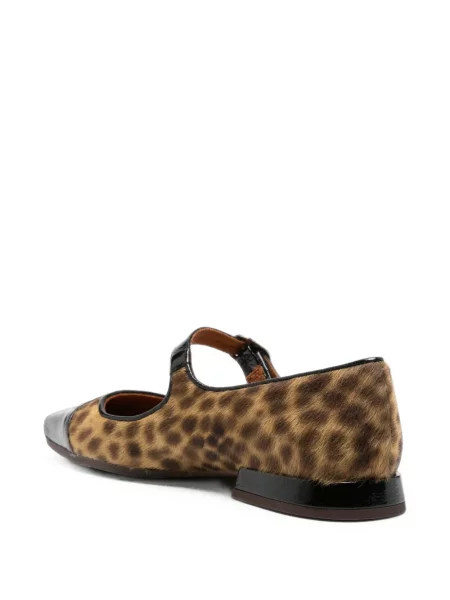 Balerini Chie Mihara cu imagine cu model leopard maro
