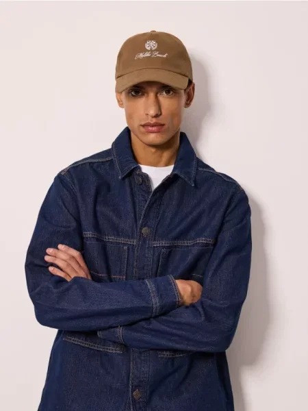 Кепка Reserved с вышивкой коричневая