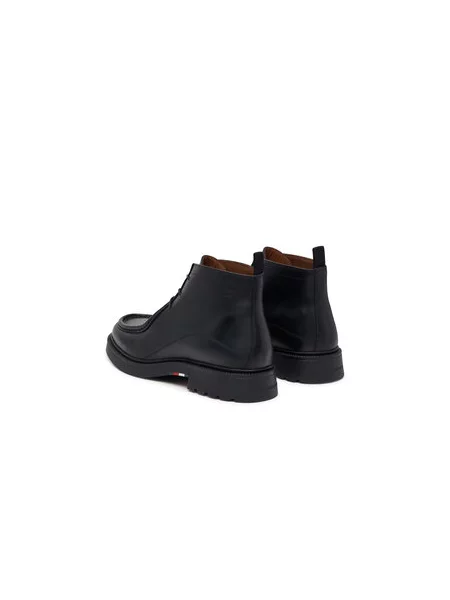 Kotníková obuv Tommy Hilfiger Corporate Casual Lth Moc Chukka černá