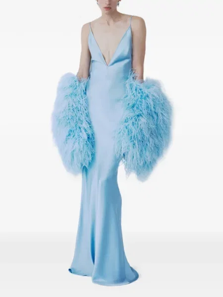 Sukienka maxi The New Arrivals Ilkyaz Ozel w piórka z dekoltem w serek niebieska