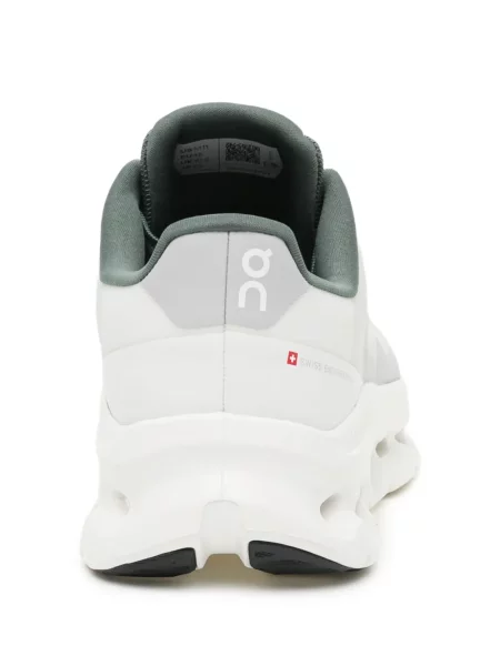 Sneakerși On alb