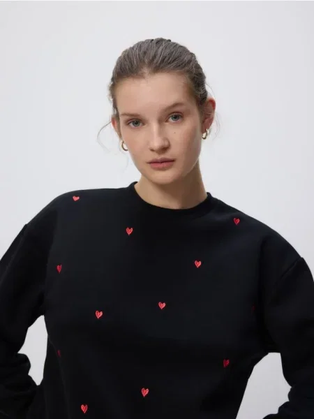 Reserved Hanorac cu broderie discretă multicolor