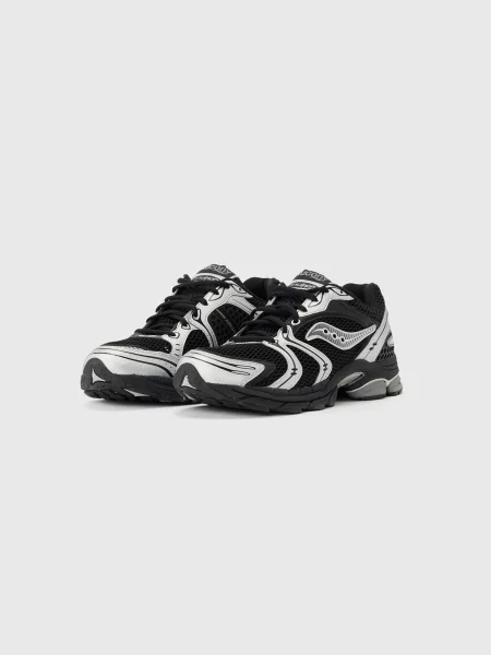 Saucony Nízke tenisky PROGRID TRIUMPH 4 striebornosivá / čierna biela
