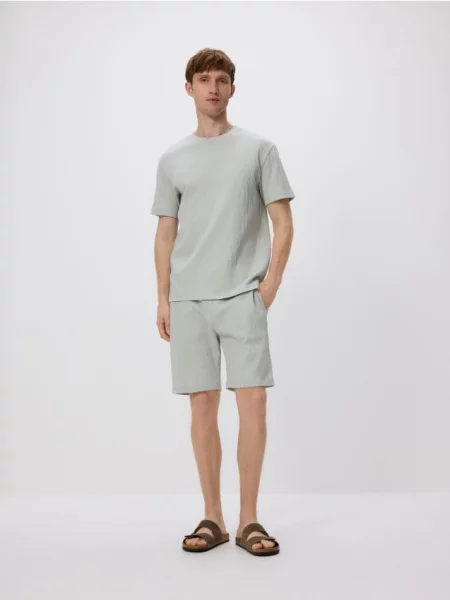 Reserved Pantaloni scurți regular din structurat verde-pal verde