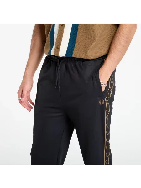 Kalhoty Fred Perry s aplikacemi černé