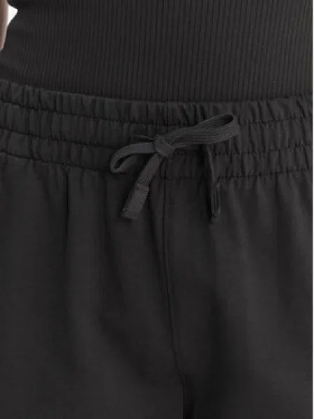 UNDER ARMOUR Sportnadrágok fekete