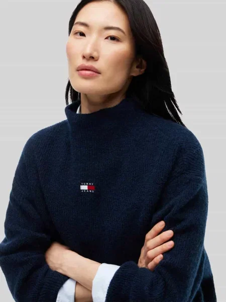 Sweter o kroju relaxed fit z domieszką wełny z alpaki Tommy Jeans granatowy