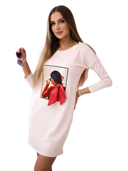 Šaty s grafikou a mašlí v puntíkované 3D pudrově růžové