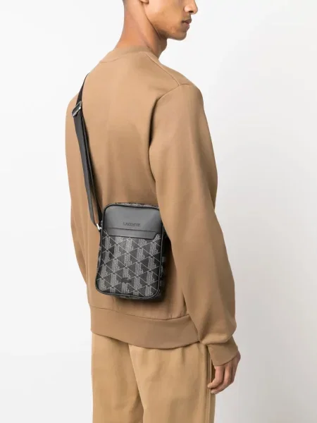Geantă crossbody Lacoste cu imagine negru