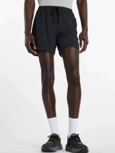 Спортивные шорты New Balance черные