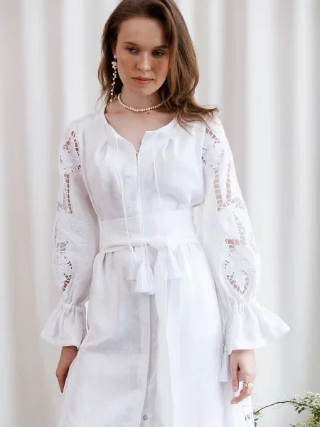 Платье Embroidered Gem с вышивкой белое