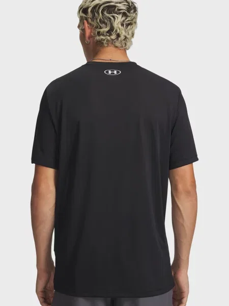 Короткая спортивная футболка Under Armour с коротким рукавом черная