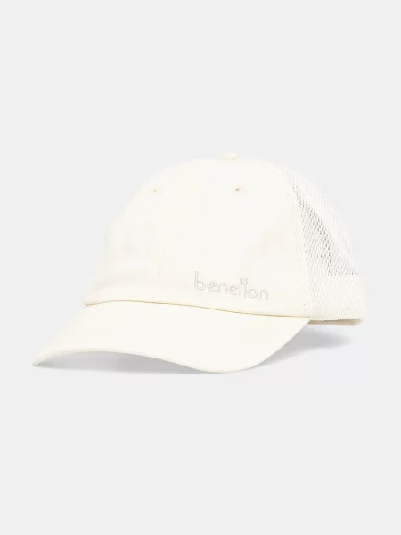 Шапка с козирка United Colors of Benetton с изчистен дизайн бежово