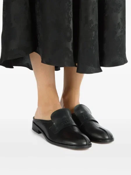 Papuci tip mules Mm6 Maison Margiela din piele slip-on negru