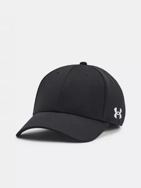 Шапка с козирка Under Armour Team Blitzing с изчистен дизайн черно