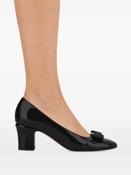 Pantofi cu toc Ferragamo cu funde negru