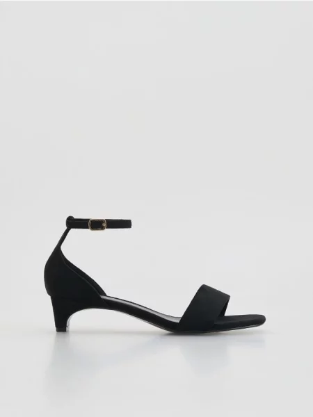 Босоножки Reserved на высоком каблуке черные