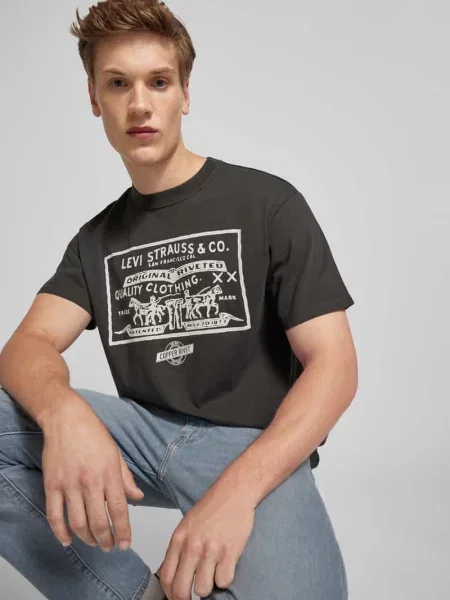 T-shirt o kroju vintage fit z nadrukiem z logo Levi's czarna
