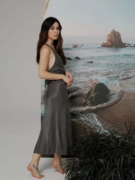 A LOT LESS Rochie Pearl metalic gri