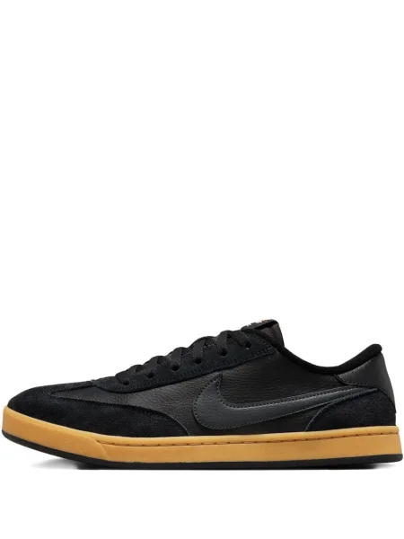 Sneakerși Nike Blazer cu platformă alb