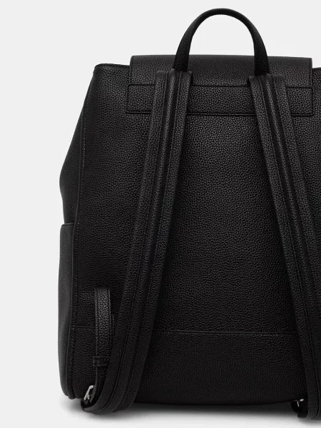 Calvin Klein Hátizsák Emblem Hw Pebble Backpack fekete