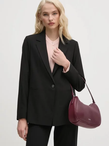 United Colors of Benetton sacou un singur rand de neted negru