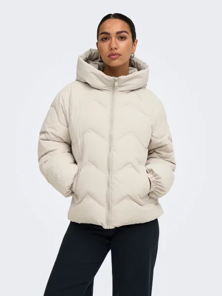 Демісезонна куртка JDY POWER SHORT HOOD PUFFER OTW молочний