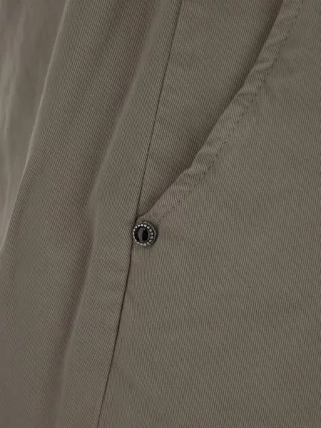 Cu centură pantaloni chino White Sand alb