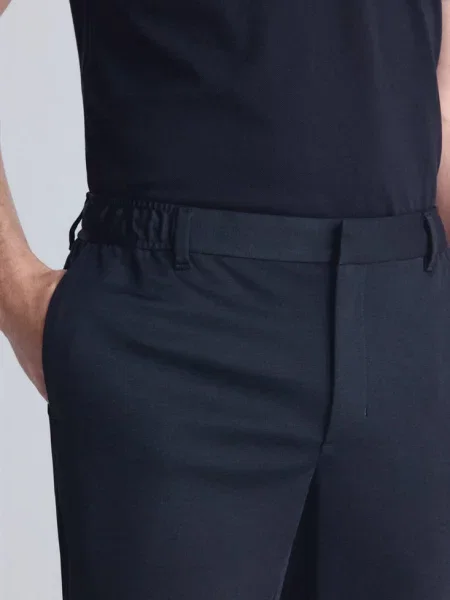 Spodnie slim fit z termoregulującej mieszanki wełny Mężczyzna 38 MANGO MAN granatowy