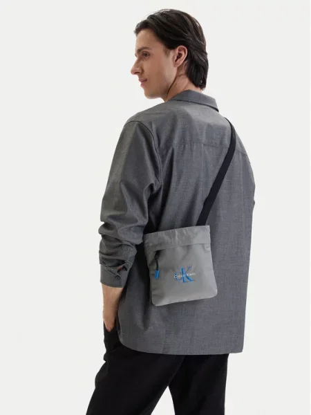 Crossover torbica Calvin Klein Bold Flatpack siva