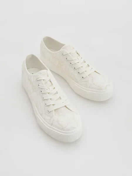 Кеды Reserved с вышивкой белые