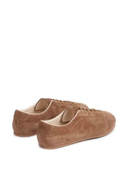 Sneakerși Common Projects din piele de căprioară maro