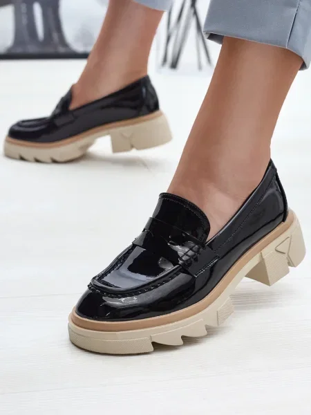 Кожени мокасини Resti от лакирана кожа черно